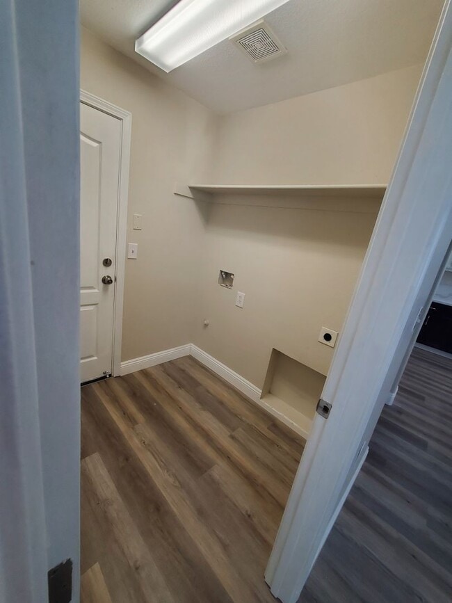 Building Photo - 4 Bedroom home in Elk Grove
