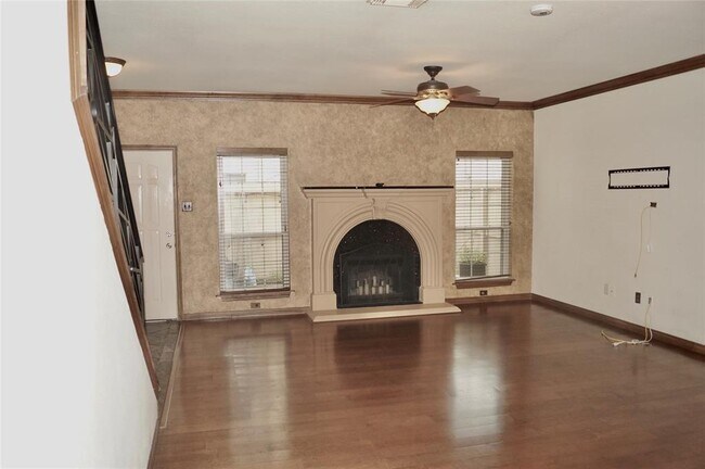Building Photo - 3018 Holly Hall St