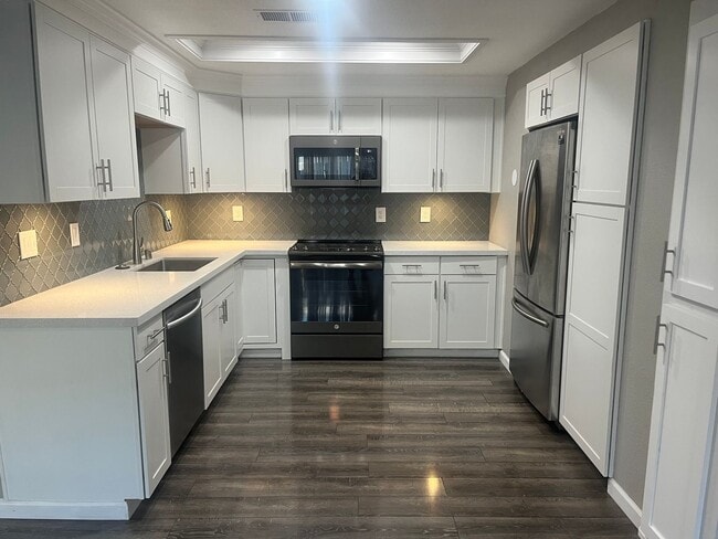 Building Photo - 4818 Suncrest Way