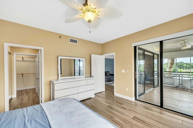 Building Photo - 827 Oak Harbour Dr