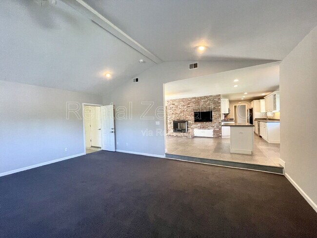 Building Photo - 626 Huntleigh Dr