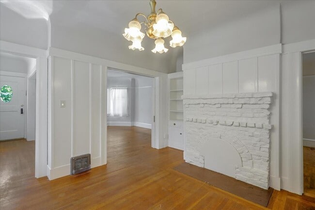 Building Photo - 422 Vernon St