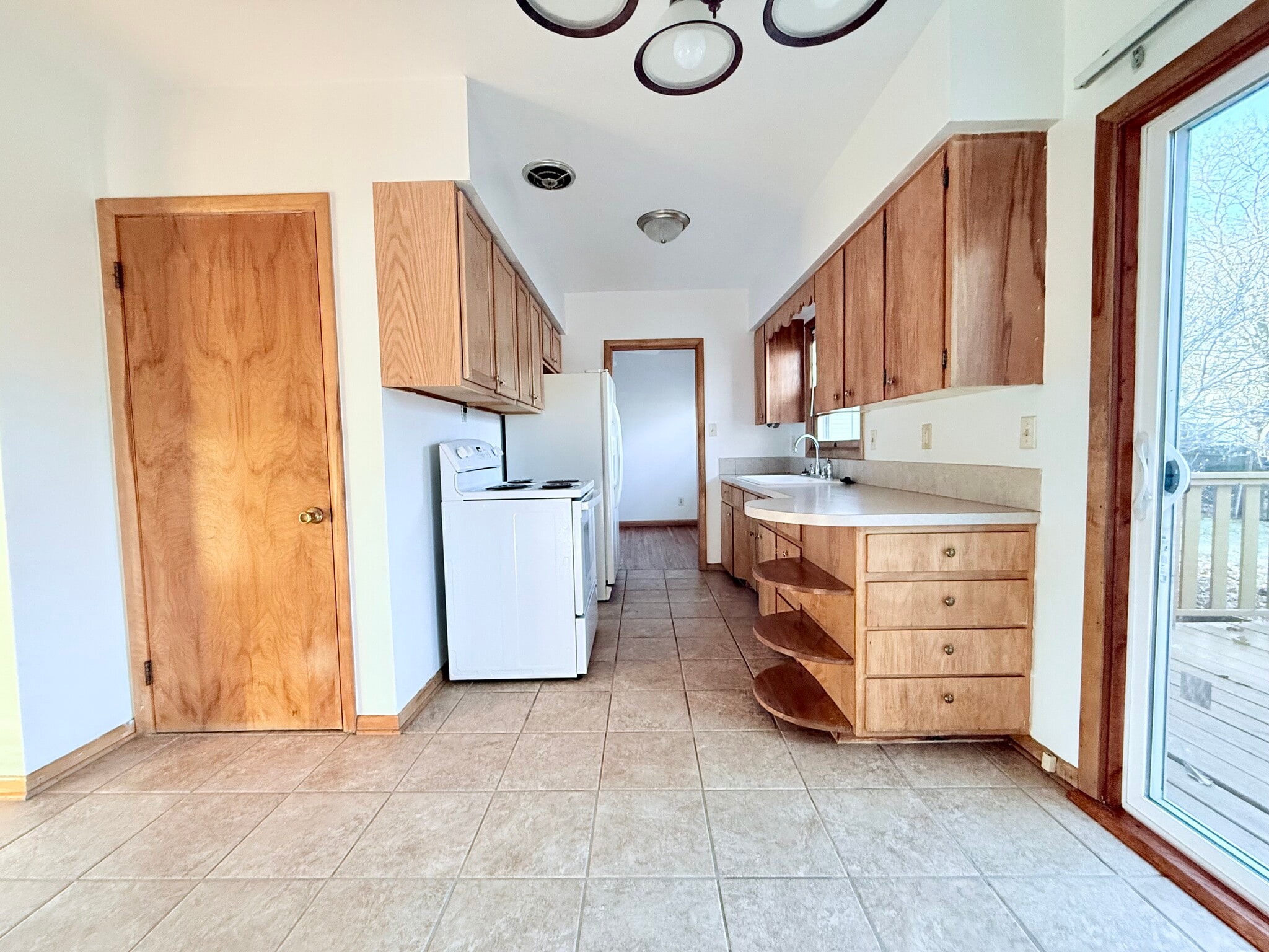 Kitchen - 402 Beverly Hills St