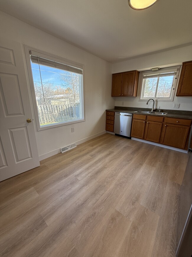 Building Photo - 4713 Diana Dr