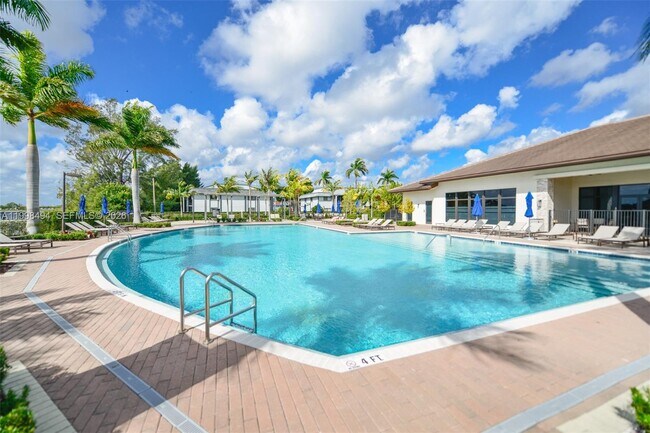 Building Photo - 640 NE 207th St