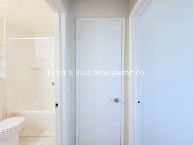 Building Photo - 3565 Linden Ave