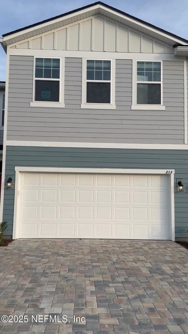 Primary Photo - 213 Silver Myrtle Ct