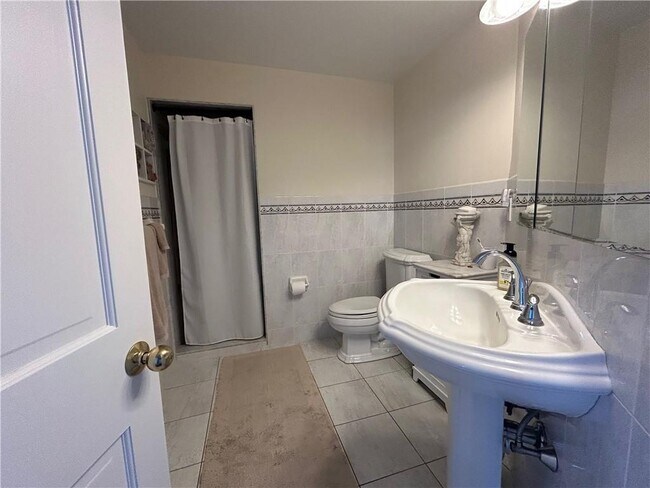 Building Photo - 67 Esmond Ave