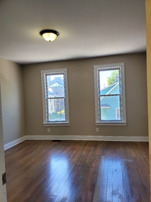 Building Photo - 144 E Maynard Ave