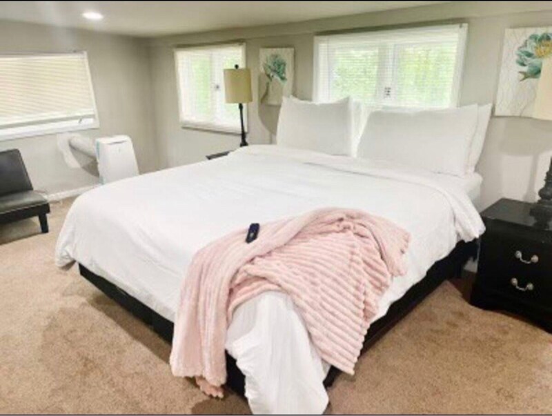 Building Photo - 790 Oak Dr