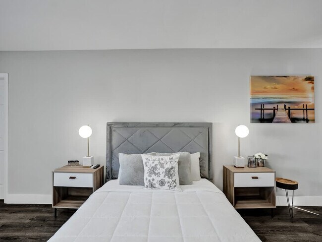 Building Photo - 3204 NE 9th St