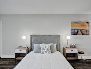 Building Photo - 3204 NE 9th St