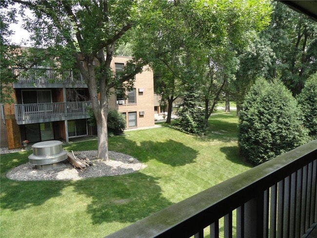 Building Photo - 2800 Hamline Ave N