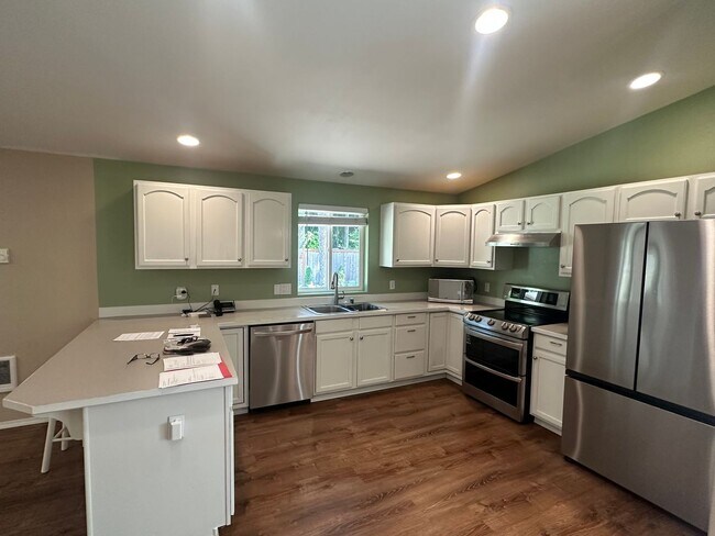 Building Photo - 18524 Woodside Dr SE
