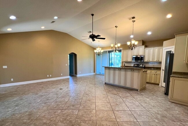 Building Photo - 4/2 with access to amenities, close to base!!