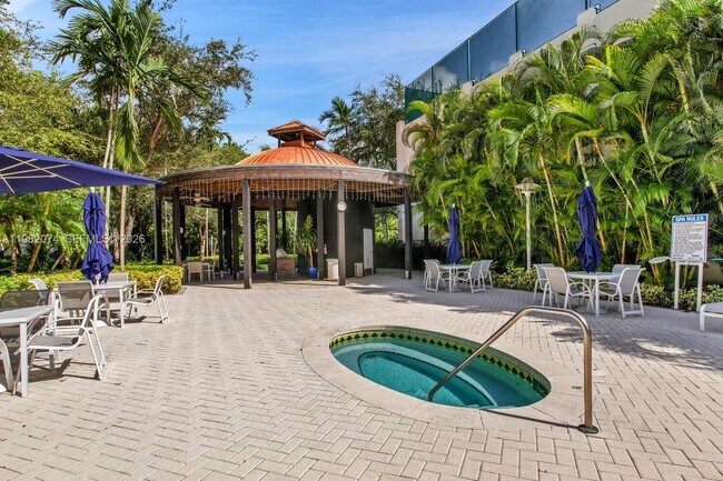 Building Photo - 2645 S Bayshore Dr