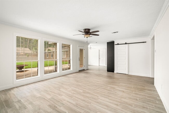 Building Photo - 560 Landfall Ln