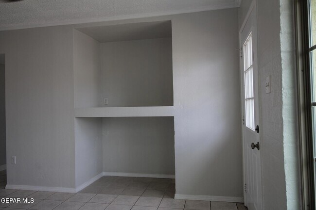 Building Photo - 906 Geronimo Dr