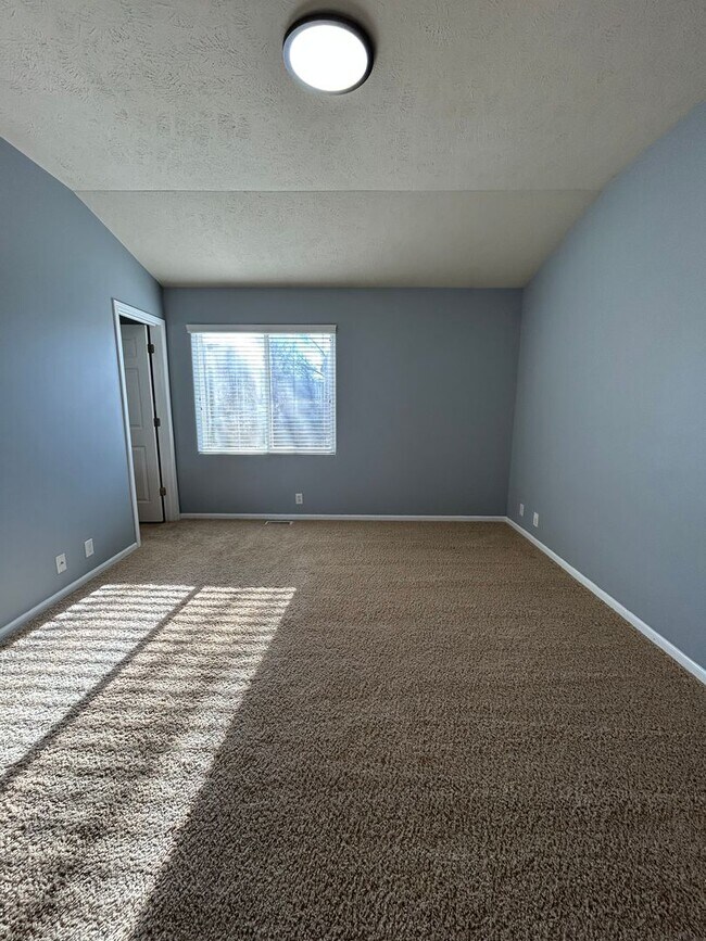 Building Photo - Spacious 3 Bed, 2 Bath Home in Papillion, Ne