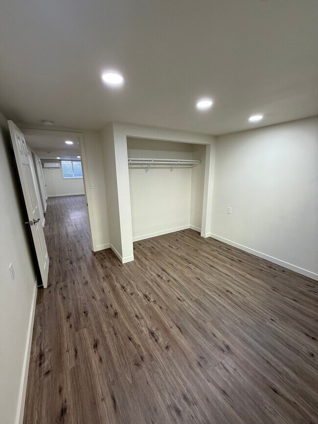 Building Photo - 1535 N 18th Dr