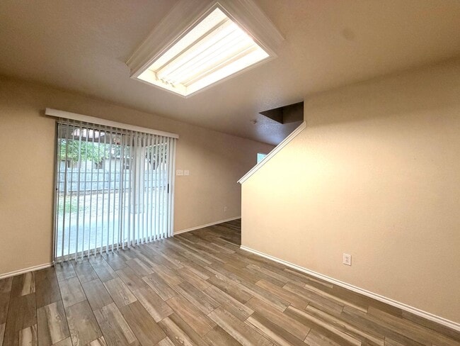 Building Photo - Lovely 3 Bedroom 2.5 Bath with easy access to shopping, schools, I-1604, I-410, Hwy 151, SeaWorld...