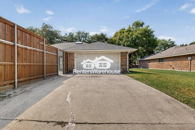 Building Photo - Completely Refreshed Plano Home Ready for ...