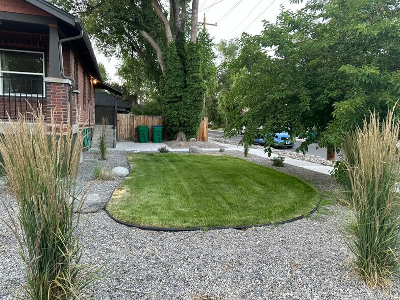 Building Photo - 609 W 11th St