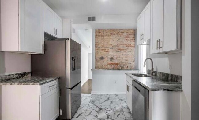 Building Photo - 815 N Calhoun St