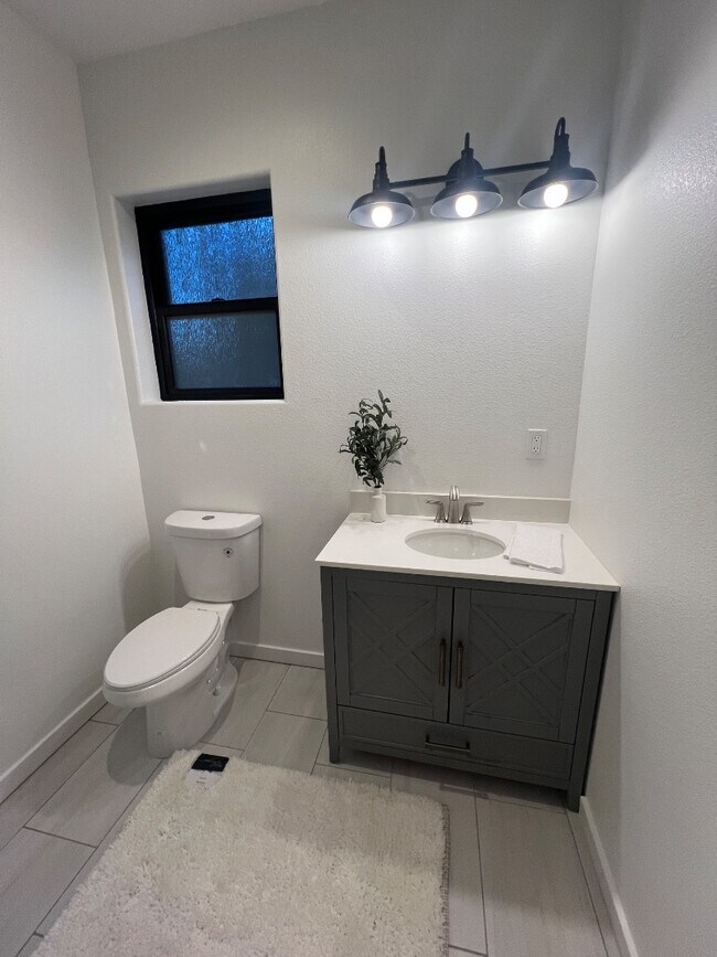 Building Photo - 3317 Fir Ave