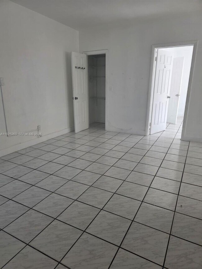 Building Photo - 7155 Rue Notre Dame