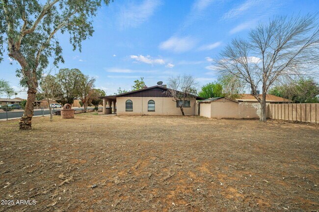Building Photo - 2534 E Randall Dr