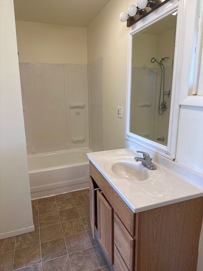 Building Photo - 16 N Washington St