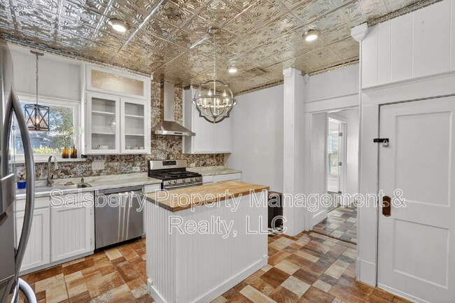 Building Photo - 212 N Grand Ave