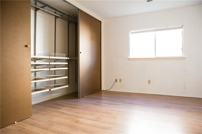 Building Photo - 5912 Shreveport Dr