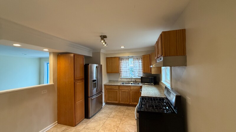 Building Photo - 9508 S Green St