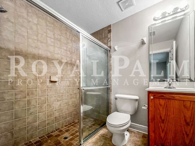 Building Photo - 2 Bed, 2 Bath Duplex on First Street – Washer & Dryer Included, Pet-Friendly, Minutes from Downto...