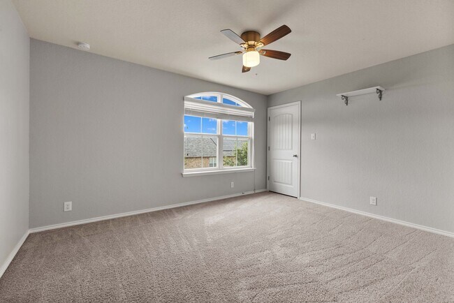 Building Photo - Beautiful 5-Bedroom Home for Rent in Valley Ranch!