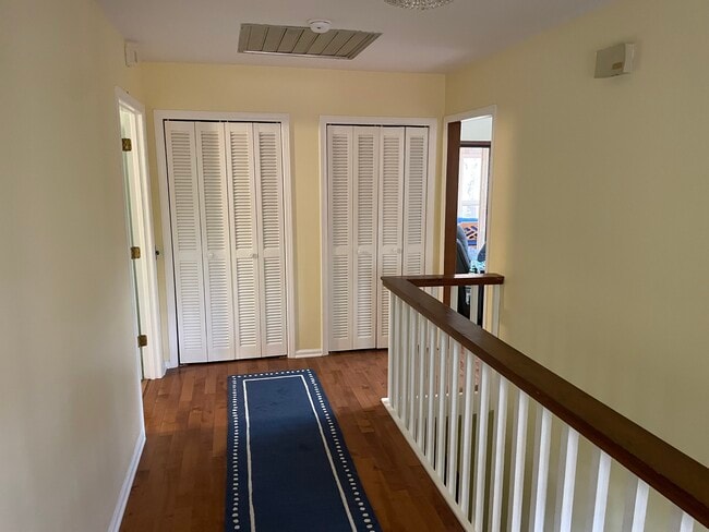 Building Photo - 33 Channel Ln