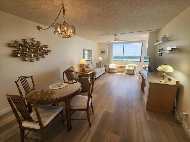 Building Photo - 6295 Bahia Del Mar Cir