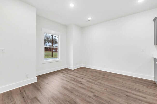Building Photo - 3 Bedroom 2 1/2 Bath Condo For Rent Near Downtown!