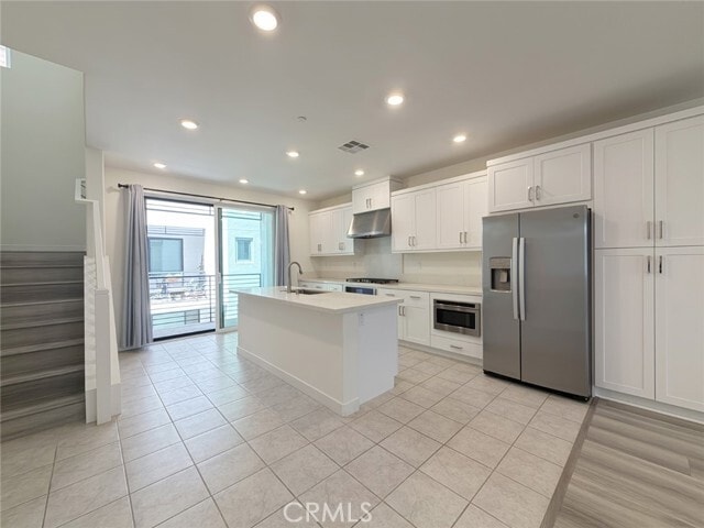 Building Photo - 400 Transport