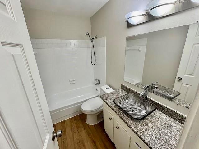 Building Photo - 2101 Fountain View Dr