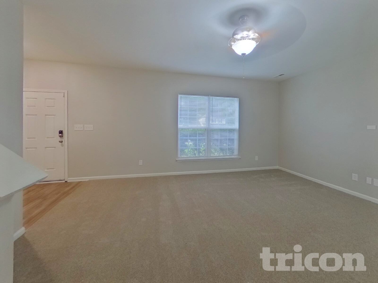 Building Photo - 2092 Roscommon Dr