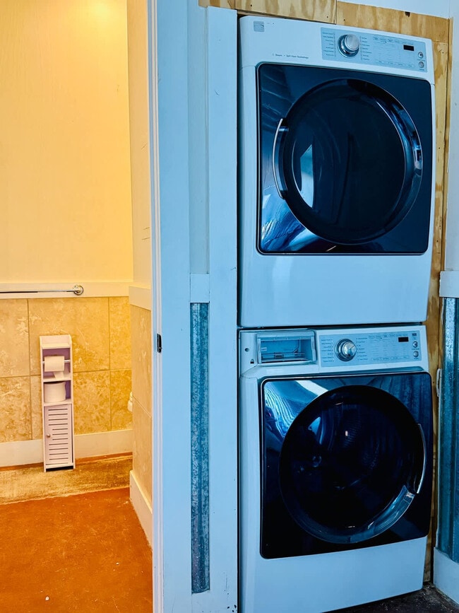 Building Photo - 15378 Holly Dr