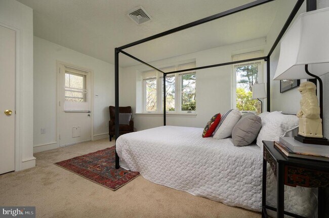 Building Photo - 1385 Woodland Rd