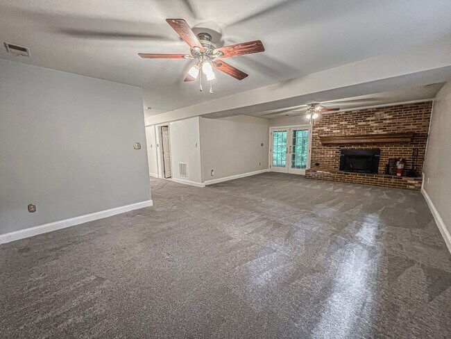 Building Photo - Remarkable Home With Spacious Deck And Det...