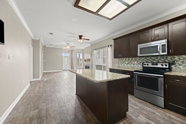 Building Photo - 2201 Hunters Trl Dr