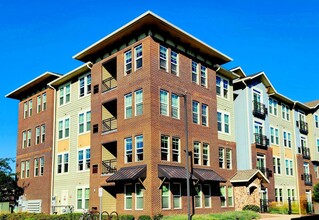 Building Photo - 670 E Algonquin Rd