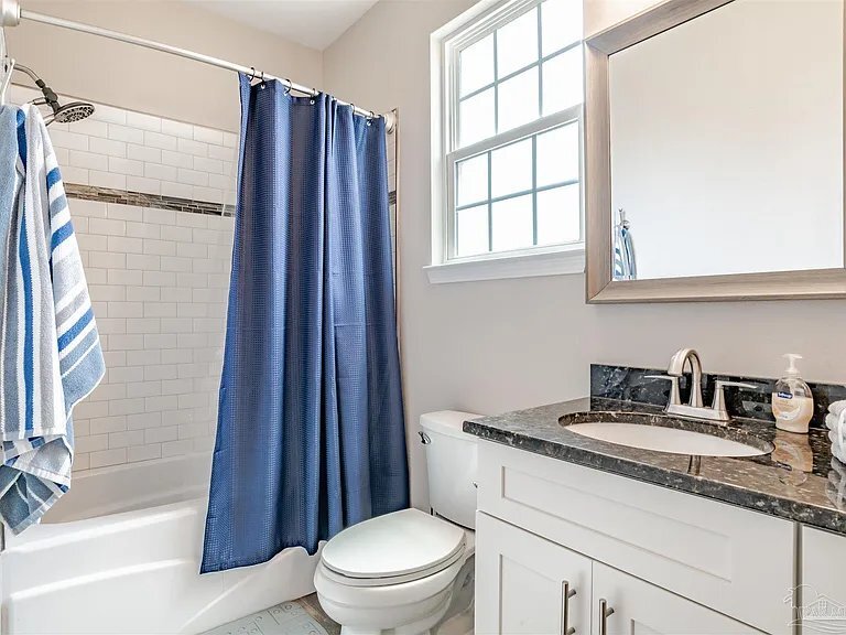 Building Photo - 804 W Belmont St