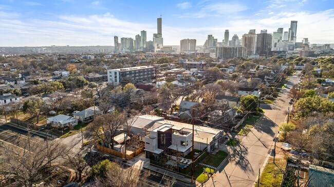 Building Photo - 1304 Comal St